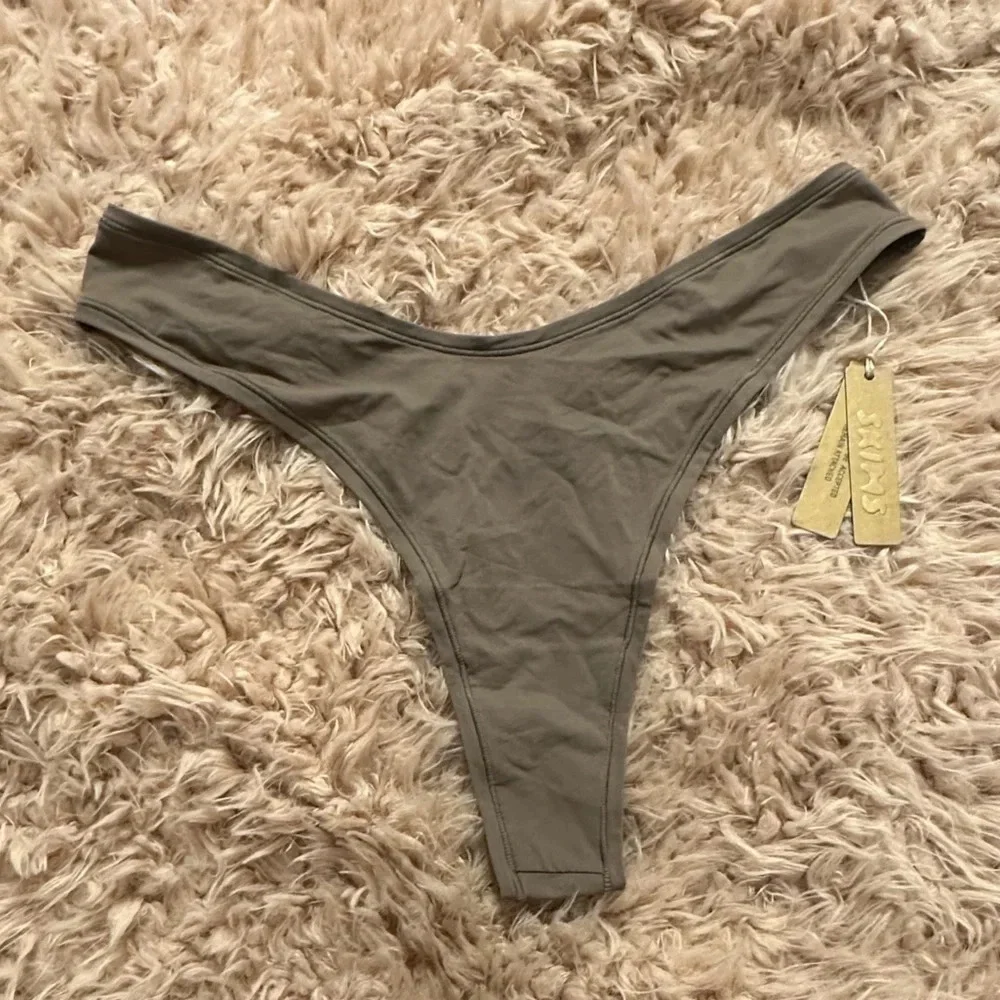 Skims Dip Front Thong Umber NWT 3X